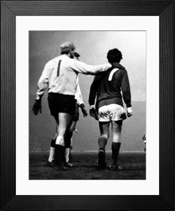 Framed Print : European Cup Quarter Final first leg match at Old Trafford Framed Print : European Cup Quarter Final first leg match at Old Trafford