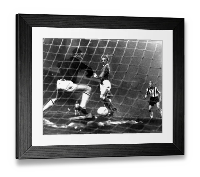 Framed Print : Manchester United v Willem II - 1963 Denis Law