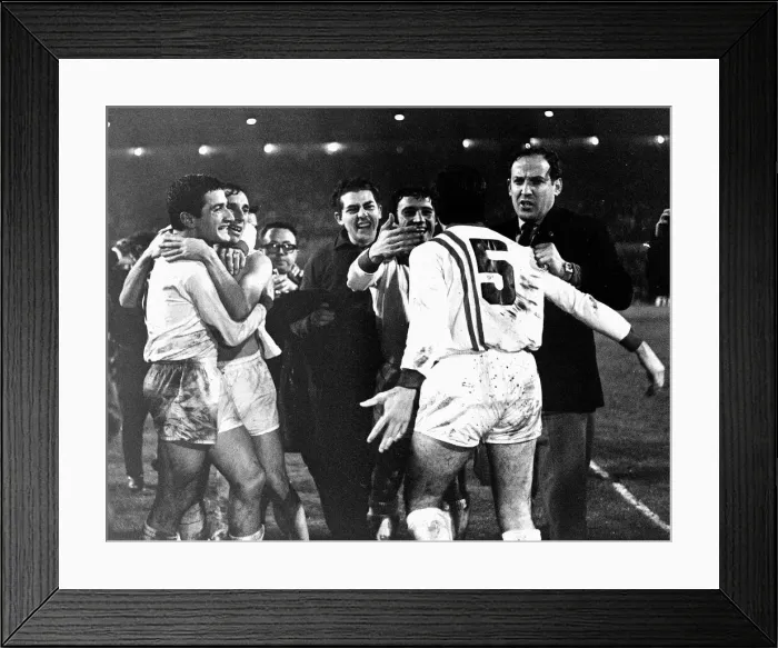 Framed Print : Intercontinental Up Second Leg match at Old Trafford. Manchester United 1 v Framed Print : Intercontinental Up Second Leg match at Old Trafford. Manchester United 1 v