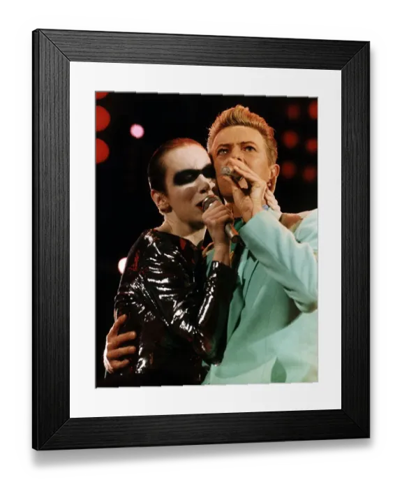 Framed Print : Annie Lennox & David Bowie singing at Freddy Mercurys Wembley Aids Concert