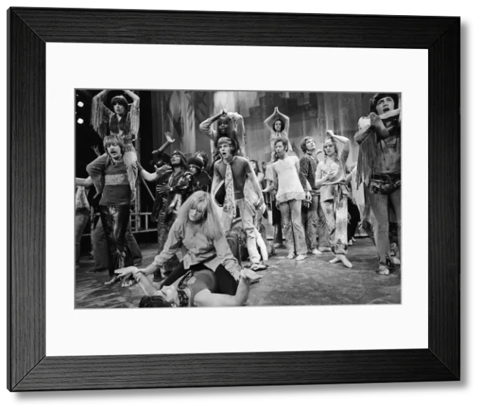 Framed Print : Picture shows the cast of Hair, The Musical. Shaftesbury Theatre in London Framed Print : Picture shows the cast of Hair, The Musical. Shaftesbury Theatre in London