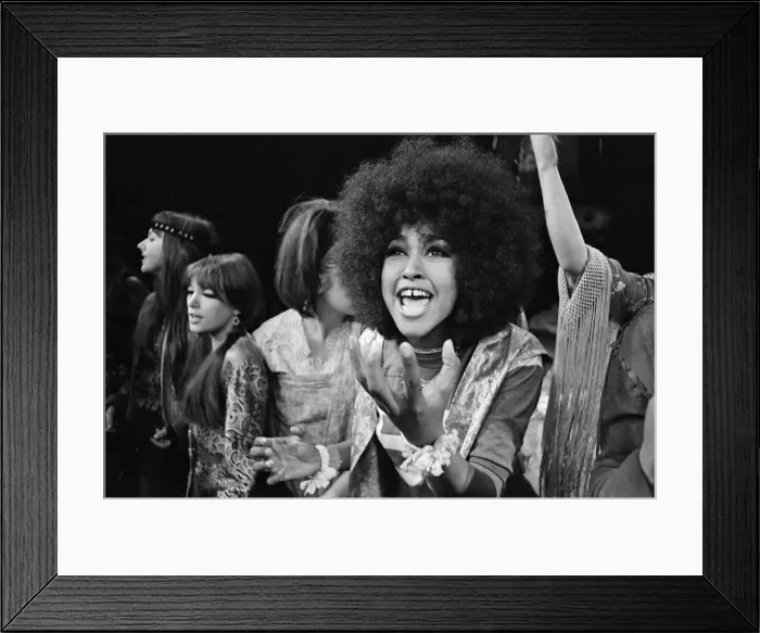 Framed Print : Picture shows the cast of Hair, The Musical. Shaftesbury Theatre in London Framed Print : Picture shows the cast of Hair, The Musical. Shaftesbury Theatre in London