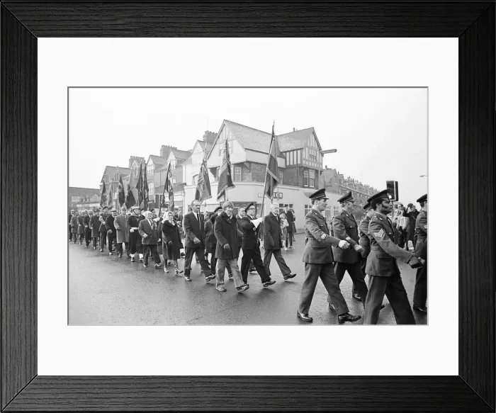 Framed Print : Remembrance Day Service and Parade at Middlesbrough War Memorial Cenotaph, Teesside