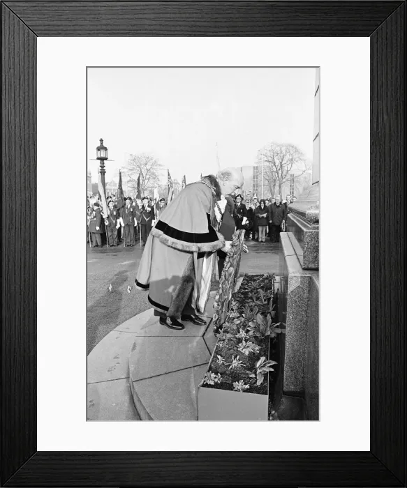 Framed Print : Remembrance Day Service and Parade at Middlesbrough War Memorial Cenotaph, Teesside Framed Print : Remembrance Day Service and Parade at Middlesbrough War Memorial Cenotaph, Teesside