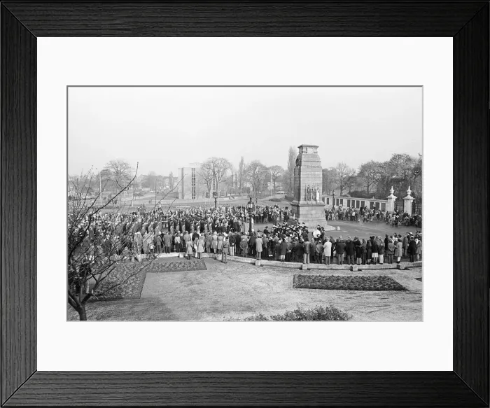 Framed Print : Remembrance Day Service and Parade at Middlesbrough War Memorial Cenotaph, Teesside Framed Print : Remembrance Day Service and Parade at Middlesbrough War Memorial Cenotaph, Teesside