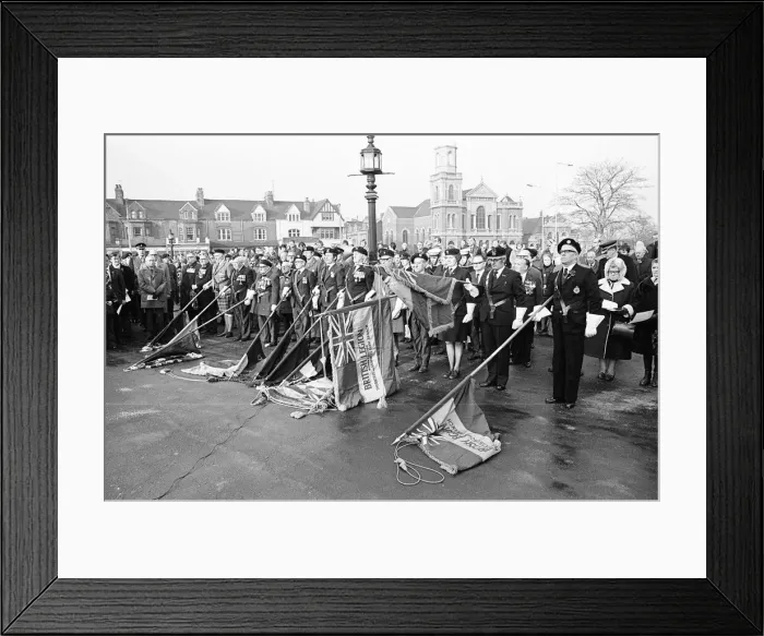 Framed Print : Remembrance Day Service and Parade at Middlesbrough War Memorial Cenotaph, Teesside Framed Print : Remembrance Day Service and Parade at Middlesbrough War Memorial Cenotaph, Teesside