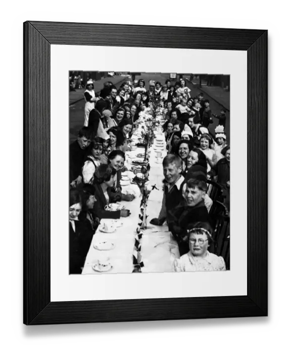 Framed Print : Jubilee tea party, in the Newcastle area. 6th May 1935