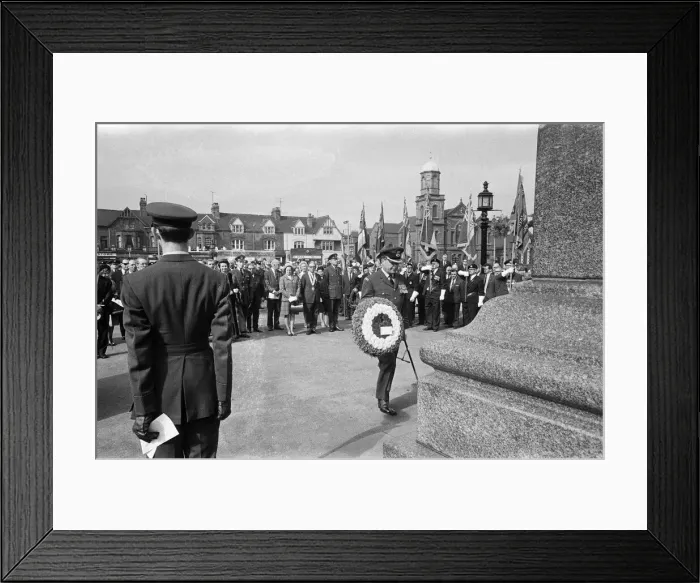Framed Print : Remembrance Day service at The Cenotaph, Middlesbrough. November 1971 Framed Print : Remembrance Day service at The Cenotaph, Middlesbrough. November 1971