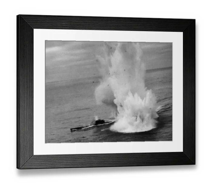 Framed Print : A Sunderland aircraft of 422 Sqn RCAF from RAF Castle Archdale seen here attacking German