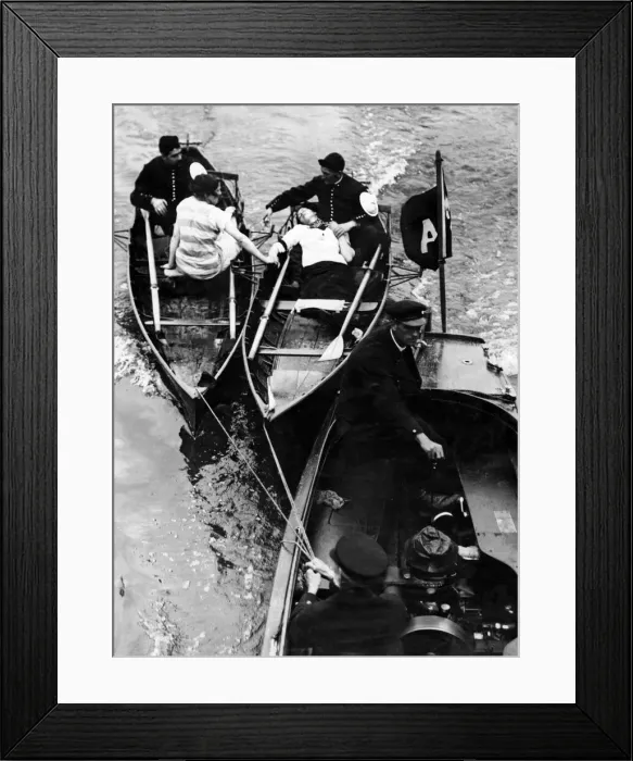 Framed Print : Womens sculling championship of the River Thames. Which was promoted Framed Print : Womens sculling championship of the River Thames. Which was promoted