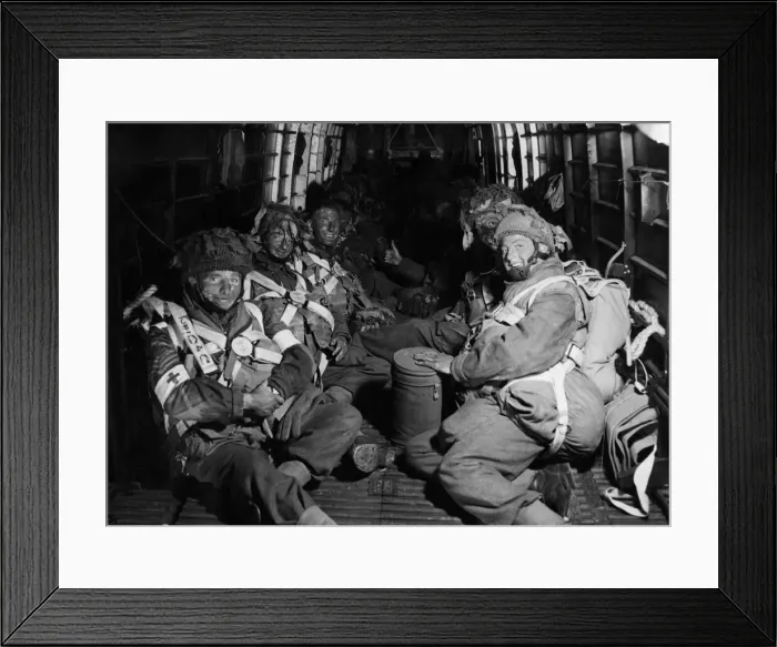 Framed Print : Camouflaged with blackened faces, paratroopers take up their position in their aircraft Framed Print : Camouflaged with blackened faces, paratroopers take up their position in their aircraft