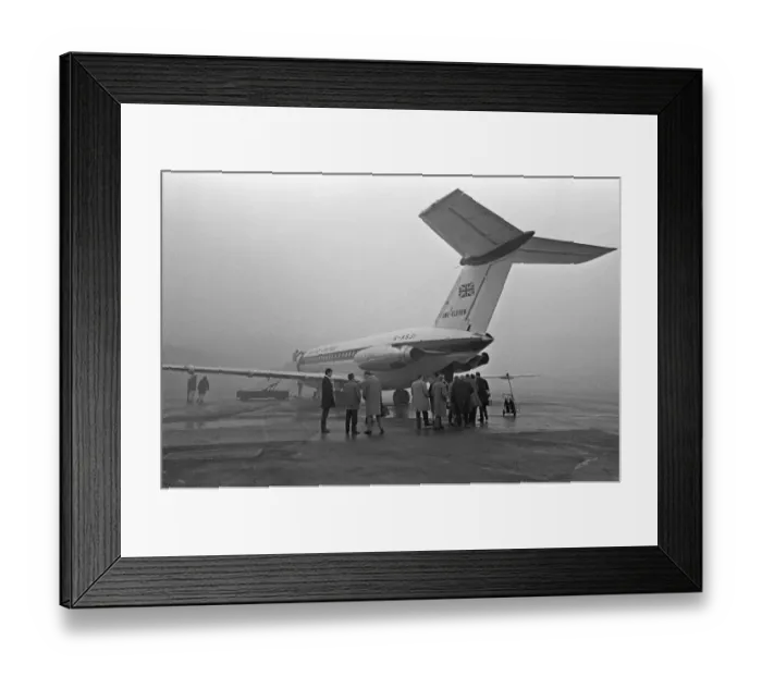 Framed Print : Passengers board a British United Airlines BAC 1-11 on a misty morning at Gatwick for a