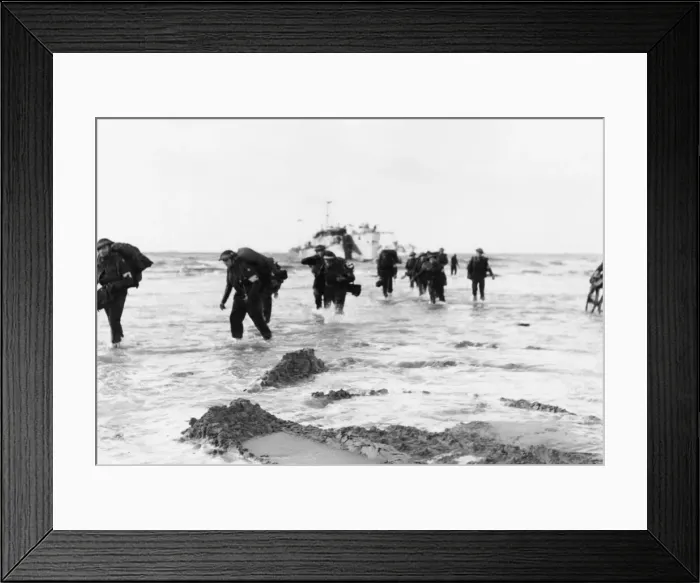 Framed Print : Red Cross personnel wade ashore from landing craft on Queen sector