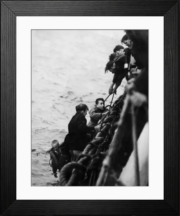 Framed Print : This dramatic picture, taken on board the British destroyer Beagle Framed Print : This dramatic picture, taken on board the British destroyer Beagle