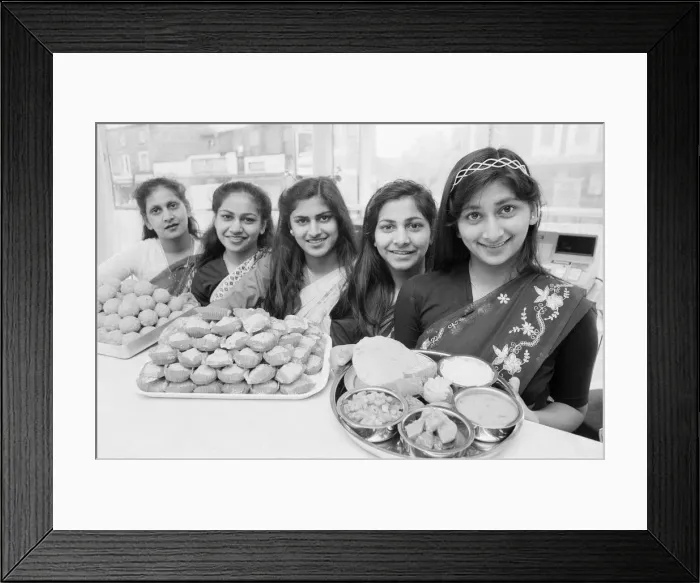 Framed Print : Five Sisters Vegetarian Restaurant, Stratford Road, Sparkbrook, Birmingham Framed Print : Five Sisters Vegetarian Restaurant, Stratford Road, Sparkbrook, Birmingham