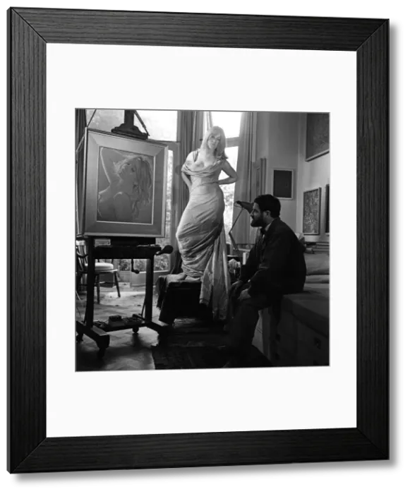 Framed Print : 20-year-old Helen Mirren, star of Cleopatra at the Old Vic Framed Print : 20-year-old Helen Mirren, star of Cleopatra at the Old Vic