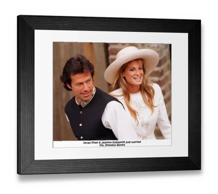 Framed Print : Imran Khan and society heiress Jemima Goldsmith stand for photographers after their