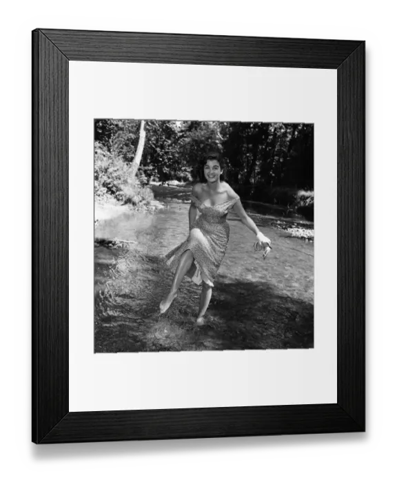 Framed Print : Jill Pengilley, 21, from Plymouth, is an up and coming fashion model
