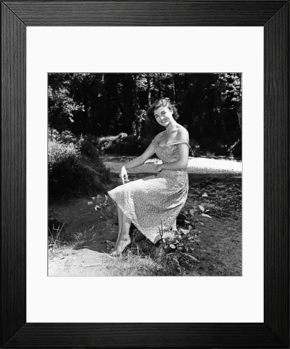 Framed Print : Jill Pengilley, 21, from Plymouth, is an up and coming fashion model Framed Print : Jill Pengilley, 21, from Plymouth, is an up and coming fashion model