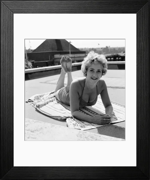 Framed Print : Liz Fraser, English actress, pictured at Durnsford Road Baths, Bounds Green Framed Print : Liz Fraser, English actress, pictured at Durnsford Road Baths, Bounds Green