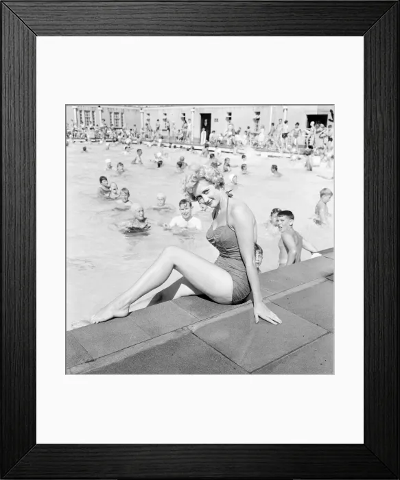 Framed Print : Liz Fraser, English actress, pictured at Durnsford Road Baths, Bounds Green
