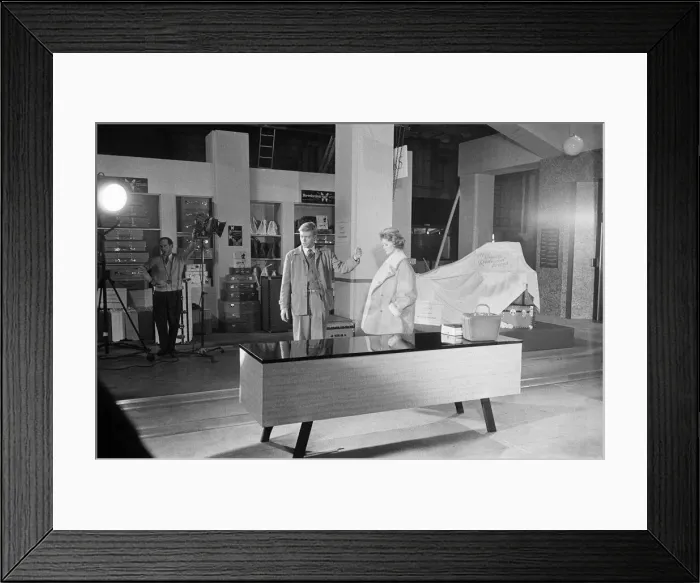 Framed Print : 1960 Film Peeping Tom, behind the scenes filming at Pinewood Studios, Buckinghamshire
