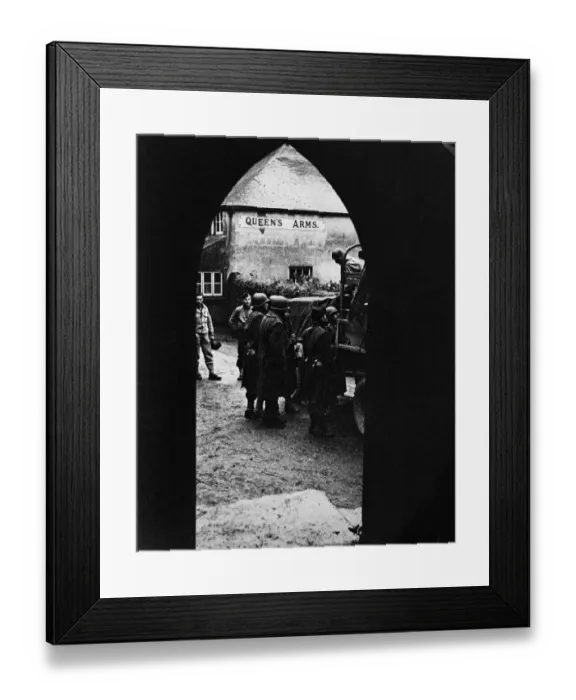 Framed Print : US troops arriving in Slapton to help the villagers move their possessions prior to Framed Print : US troops arriving in Slapton to help the villagers move their possessions prior to