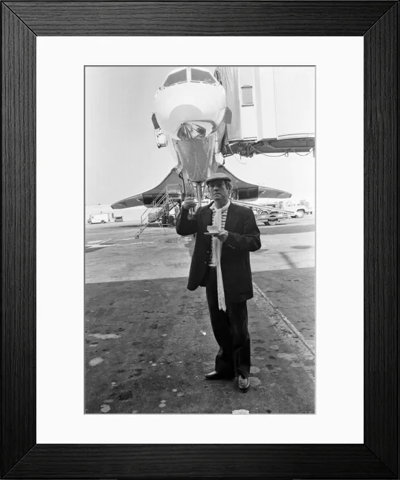 Framed Print : Actor Tom Courtenay in New York. 2nd May 1982 Framed Print : Actor Tom Courtenay in New York. 2nd May 1982