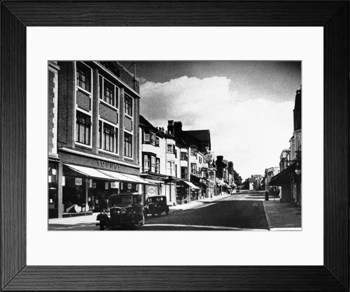 Framed Print : Sevenoaks High Street, Kent. Circa 1925 Framed Print : Sevenoaks High Street, Kent. Circa 1925