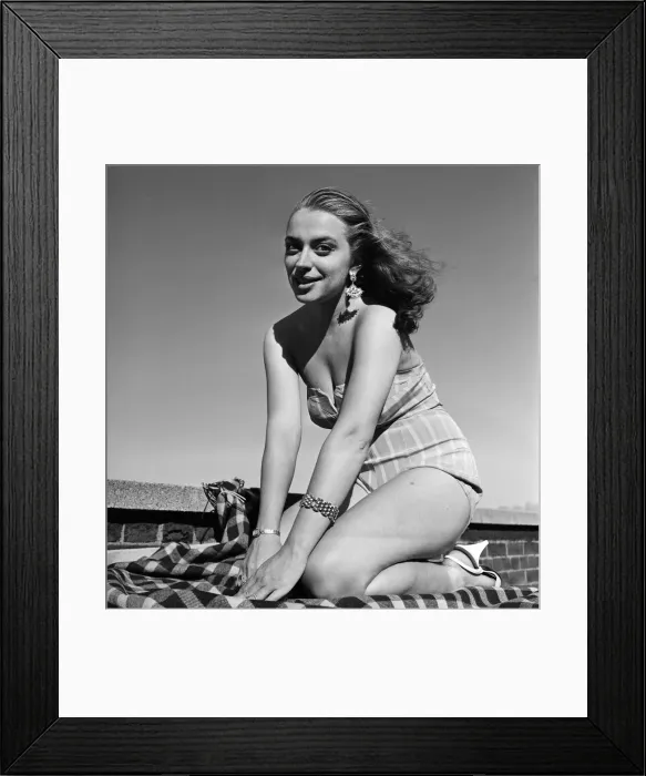 Framed Print : April Olrich on the roof of her Chelsea flat. April, was born in Zanzibar Framed Print : April Olrich on the roof of her Chelsea flat. April, was born in Zanzibar