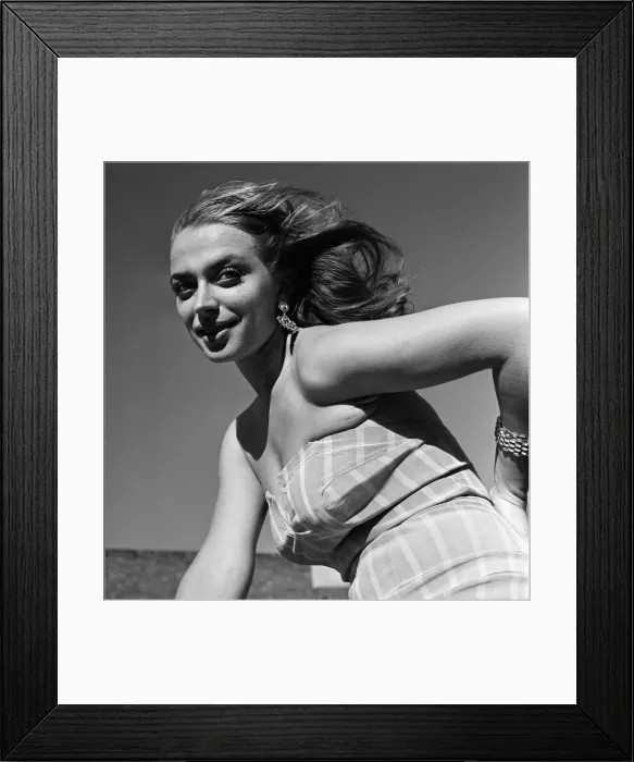 Framed Print : April Olrich on the roof of her Chelsea flat. April, was born in Zanzibar Framed Print : April Olrich on the roof of her Chelsea flat. April, was born in Zanzibar