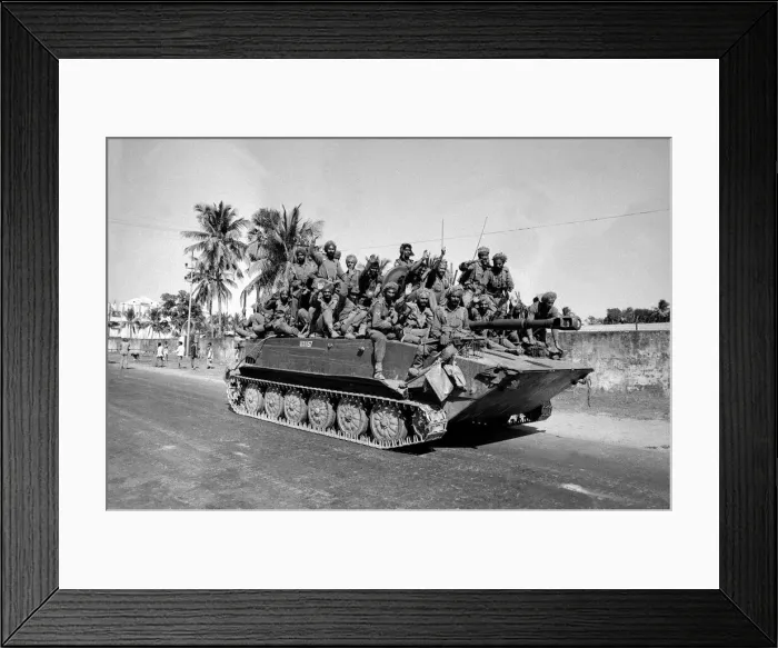 Framed Print : Pakistani war scenes in Calcutta - December 1971 victorious Indian tanks entering