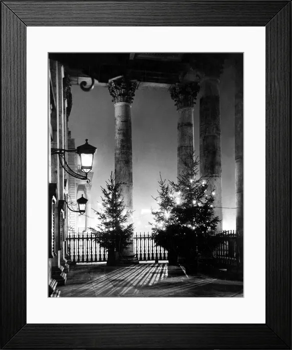 Framed Print : Festive season - christmas Daily Mirror Framed Print : Festive season - christmas Daily Mirror