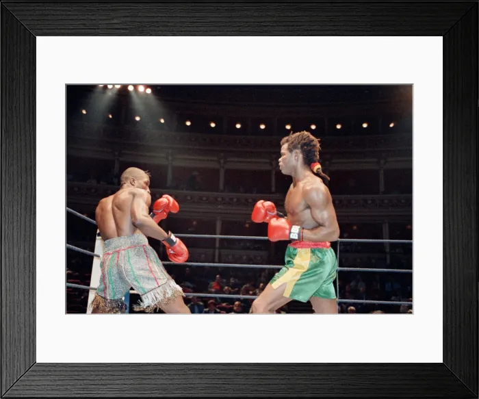 Framed Print : Del Bryan v Kirkland Laing for the British Welterweight Title, Royal Albert Hall Framed Print : Del Bryan v Kirkland Laing for the British Welterweight Title, Royal Albert Hall