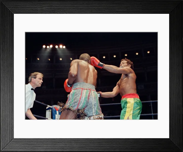 Framed Print : Del Bryan v Kirkland Laing for the British Welterweight Title, Royal Albert Hall Framed Print : Del Bryan v Kirkland Laing for the British Welterweight Title, Royal Albert Hall