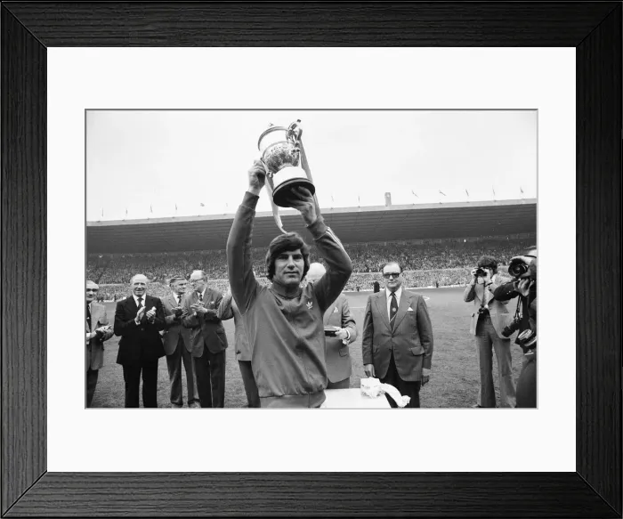Framed Print : Manchester United 4-0 Blackpool, Division Two League match at Old Trafford, Manchester