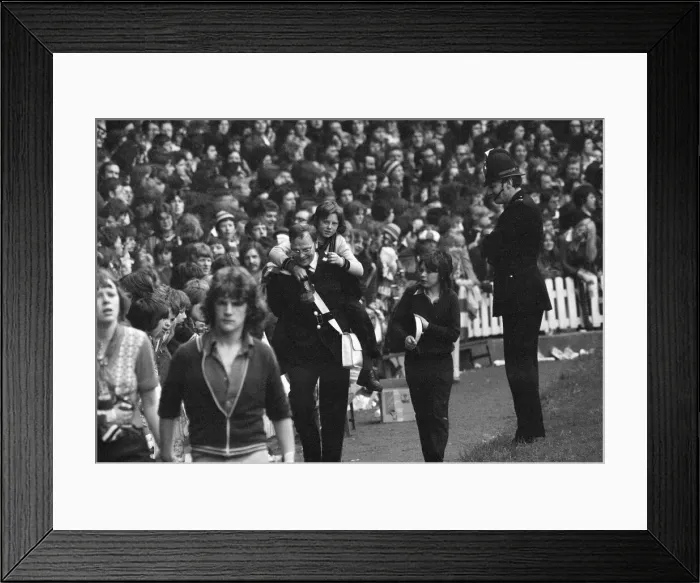 Framed Print : Manchester United 4-0 Blackpool, Division Two League match at Old Trafford, Manchester Framed Print : Manchester United 4-0 Blackpool, Division Two League match at Old Trafford, Manchester