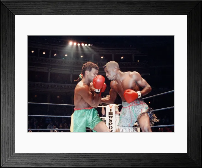 Framed Print : Del Bryan v Kirkland Laing for the British Welterweight Title, Royal Albert Hall Framed Print : Del Bryan v Kirkland Laing for the British Welterweight Title, Royal Albert Hall