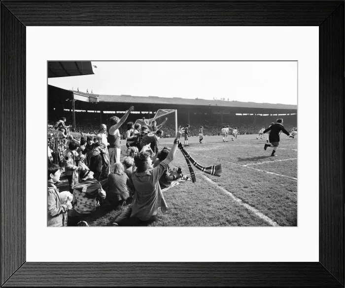 Framed Print : Manchester United 4-0 Blackpool, Division Two League match at Old Trafford, Manchester Framed Print : Manchester United 4-0 Blackpool, Division Two League match at Old Trafford, Manchester