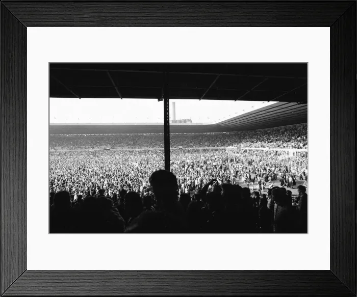 Framed Print : Manchester United 4-0 Blackpool, Division Two League match at Old Trafford, Manchester Framed Print : Manchester United 4-0 Blackpool, Division Two League match at Old Trafford, Manchester