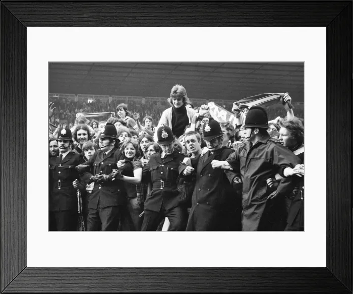 Framed Print : Manchester United 4-0 Blackpool, Division Two League match at Old Trafford, Manchester