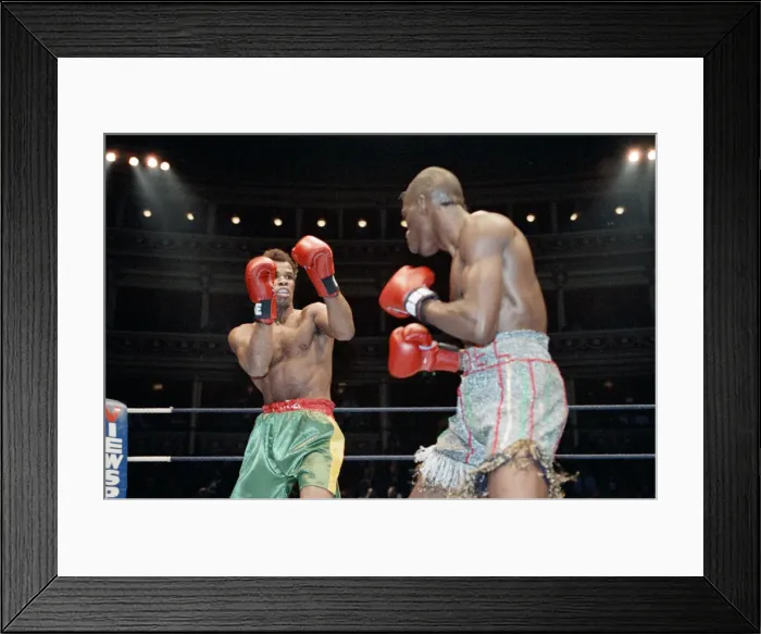 Framed Print : Del Bryan v Kirkland Laing for the British Welterweight Title, Royal Albert Hall Framed Print : Del Bryan v Kirkland Laing for the British Welterweight Title, Royal Albert Hall