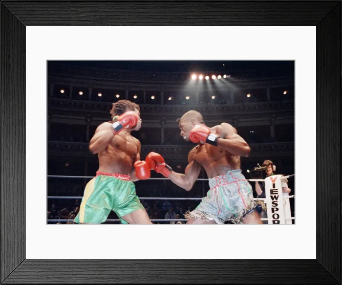 Framed Print : Del Bryan v Kirkland Laing for the British Welterweight Title, Royal Albert Hall Framed Print : Del Bryan v Kirkland Laing for the British Welterweight Title, Royal Albert Hall