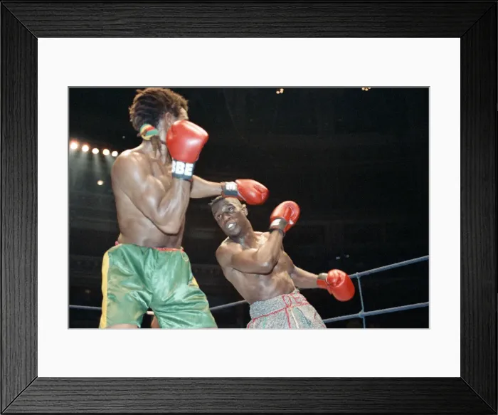 Framed Print : Del Bryan v Kirkland Laing for the British Welterweight Title, Royal Albert Hall