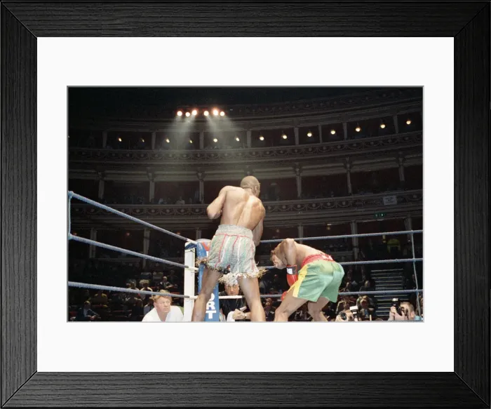 Framed Print : Del Bryan v Kirkland Laing for the British Welterweight Title, Royal Albert Hall Framed Print : Del Bryan v Kirkland Laing for the British Welterweight Title, Royal Albert Hall