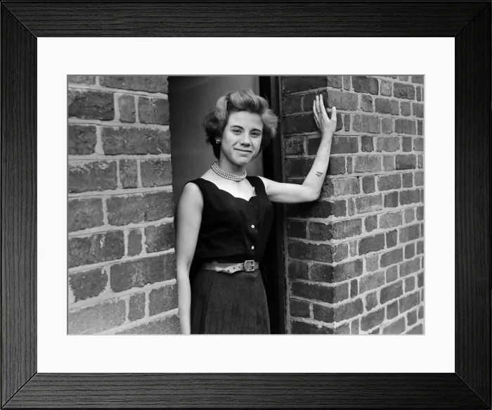 Framed Print : Tattooed runaway blonde, 17-year-old Pat Andrews of Southall, in Exeter