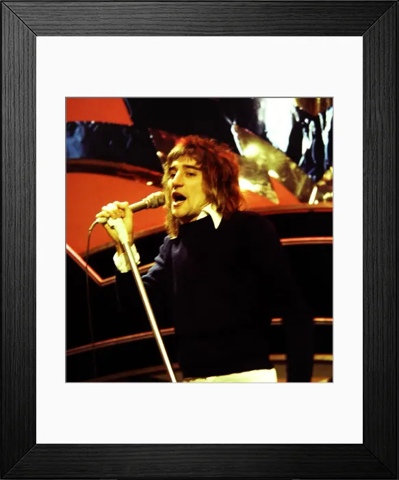 Framed Print : Rod Stewart - Pop Star - The Faces seen here during rehearsals for the BBC Framed Print : Rod Stewart - Pop Star - The Faces seen here during rehearsals for the BBC