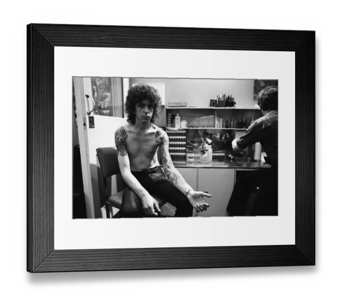 Framed Print : Scenes inside a tattoo parlour. 28th May 1981 Framed Print : Scenes inside a tattoo parlour. 28th May 1981