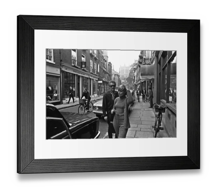 Framed Print : American actor Paul Newman seen here in Trinity Street, Cambridge during his visit to Framed Print : American actor Paul Newman seen here in Trinity Street, Cambridge during his visit to