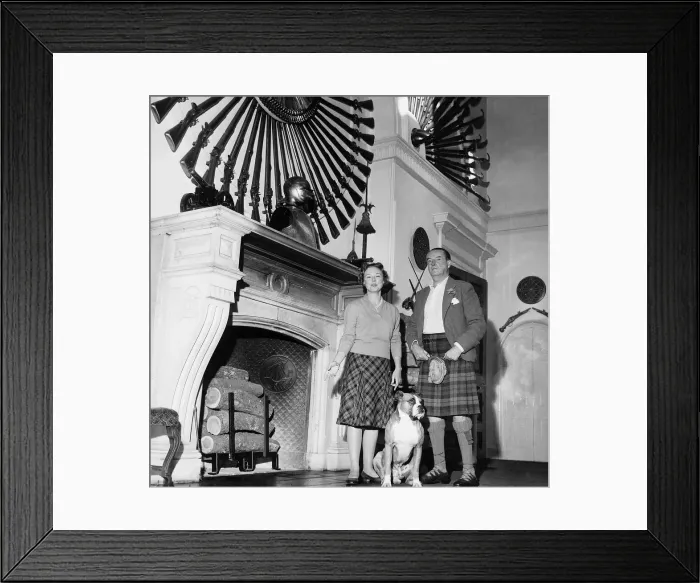 Framed Print : The 11th Duke and Duchess of Argyll in the Great Hall at Inveraray Castle Framed Print : The 11th Duke and Duchess of Argyll in the Great Hall at Inveraray Castle